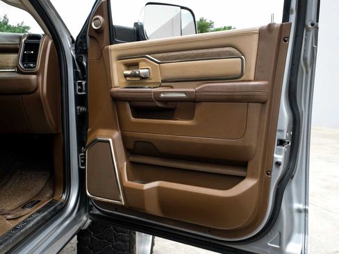 Used 2019 RAM 2500 Limited AWD/4WD image 40