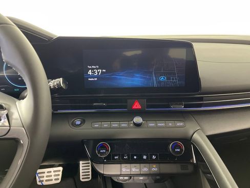 New 2025 Hyundai Elantra SEL image 16