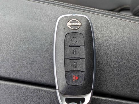 Used 2023 Nissan Rogue SV FWD image 35