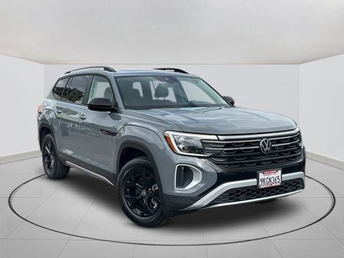 Used 2024 Volkswagen Atlas Peak Edition SE AWD/4WD image 1