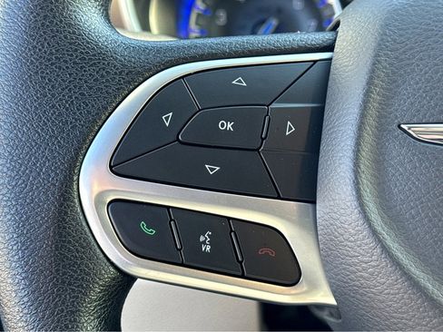 Used 2019 Chrysler Pacifica Touring Plus image 17