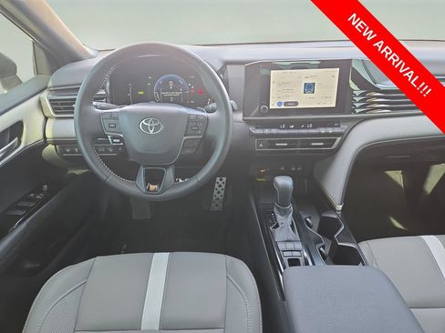 Used 2025 Toyota Camry SE AWD/4WD image 10