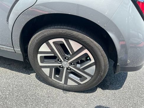 Used 2023 Hyundai Kona SE FWD image 6