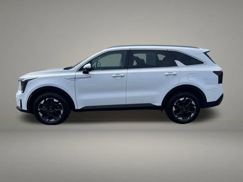 Used 2024 Kia Sorento S image 2