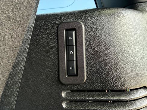 Used 2017 Ford Expedition Platinum RWD image 39