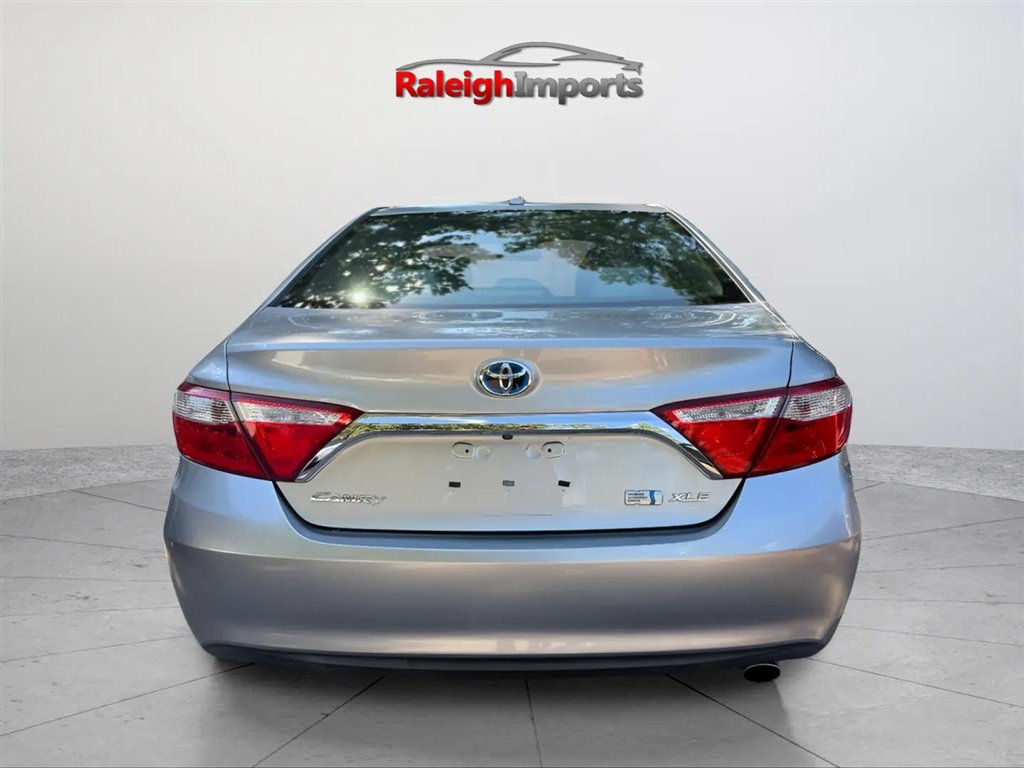 Used 2015 Toyota Camry XLE w/ Moonroof Package FWD image 4