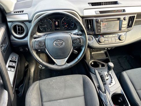Used 2018 Toyota RAV4 XLE FWD image 21