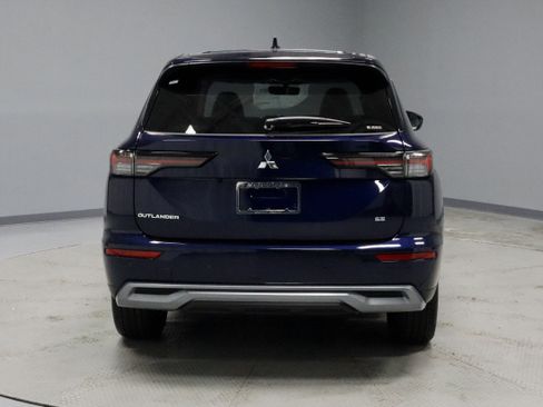 New 2025 Mitsubishi Outlander SE image 7