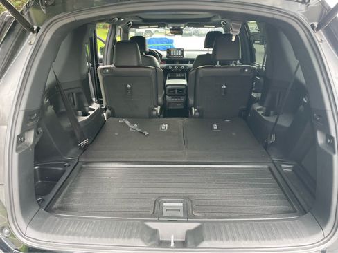 Used 2025 Honda Pilot TrailSport image 4