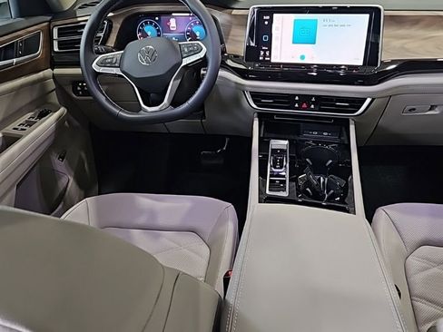 New 2026 Volkswagen Atlas SE FWD image 28