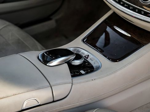 Used 2019 Mercedes-Benz S 560 Sedan image 25