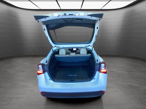 Used 2022 Toyota Prius LE image 21