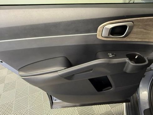 Used 2021 Kia Sorento EX w/ Panoramic Sunroof Package image 32