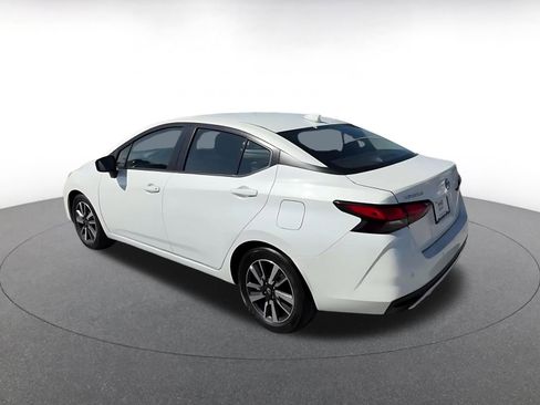 Used 2025 Nissan Versa SV image 9