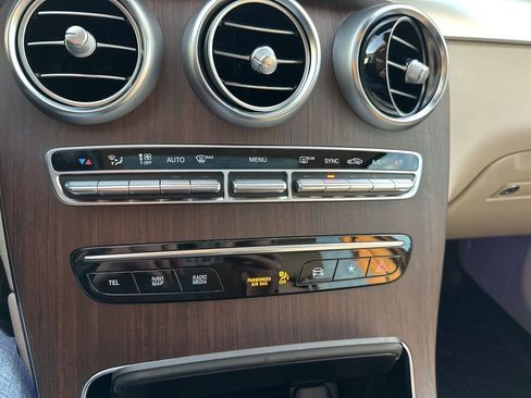 Used 2022 Mercedes-Benz GLC 300 4MATIC image 16