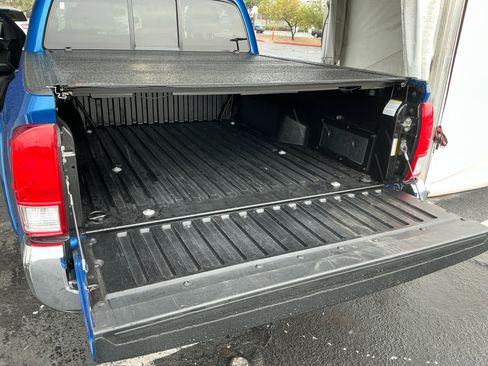 Certified 2016 Toyota Tacoma SR5 image 32