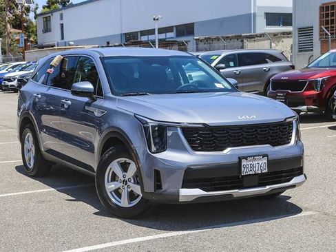 Certified 2025 Kia Sorento LX FWD image 2