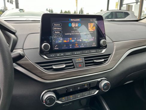 Used 2024 Nissan Altima 2.5 SV image 21