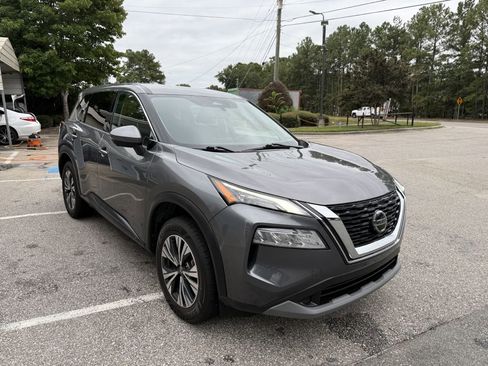 Used 2021 Nissan Rogue SV FWD image 3