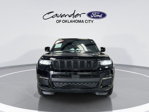 Used 2025 Jeep Grand Cherokee L Limited w/ Black Appearance Package AWD/4WD image 3