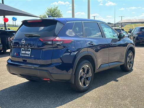 New 2026 Nissan Rogue SV image 8
