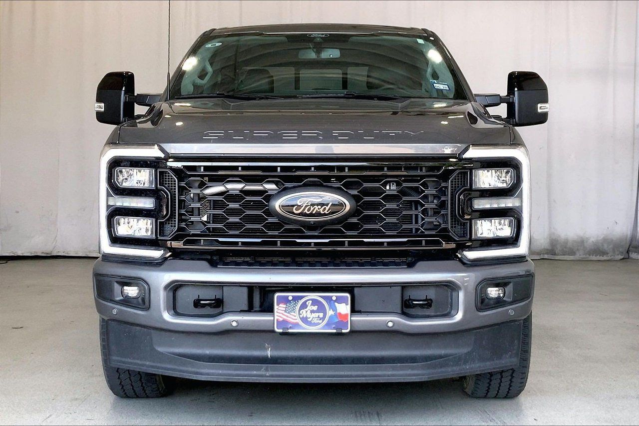 Used 2025 Ford F350 Lariat w/ Lariat Ultimate Package AWD/4WD image 3