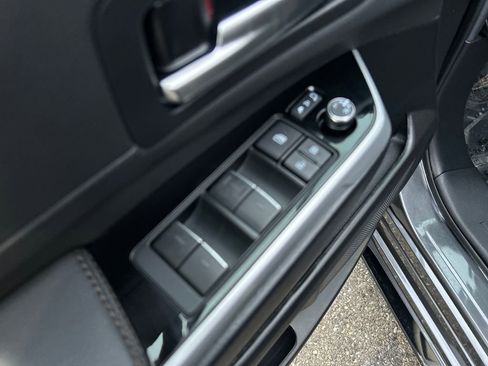 Used 2025 Toyota Sienna Platinum image 20