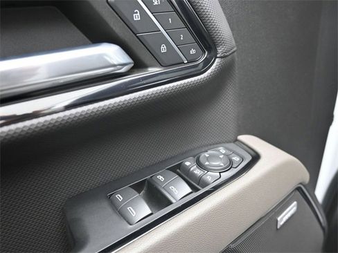 Used 2024 Chevrolet Silverado 2500 ZR2 w/ Technology Package image 22