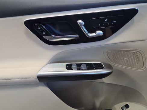 Used 2026 Mercedes-Benz GLC 300 image 35