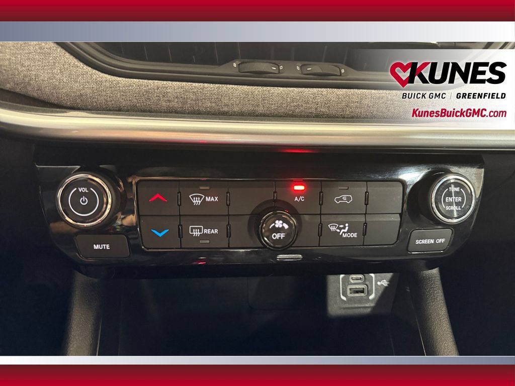 Used 2024 Jeep Compass Latitude AWD/4WD image 28