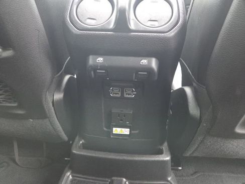 Used 2018 Jeep Wrangler Unlimited Rubicon AWD/4WD image 17