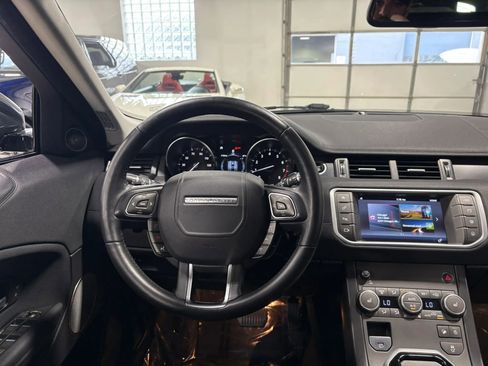 Used 2018 Land Rover Range Rover Evoque SE image 3
