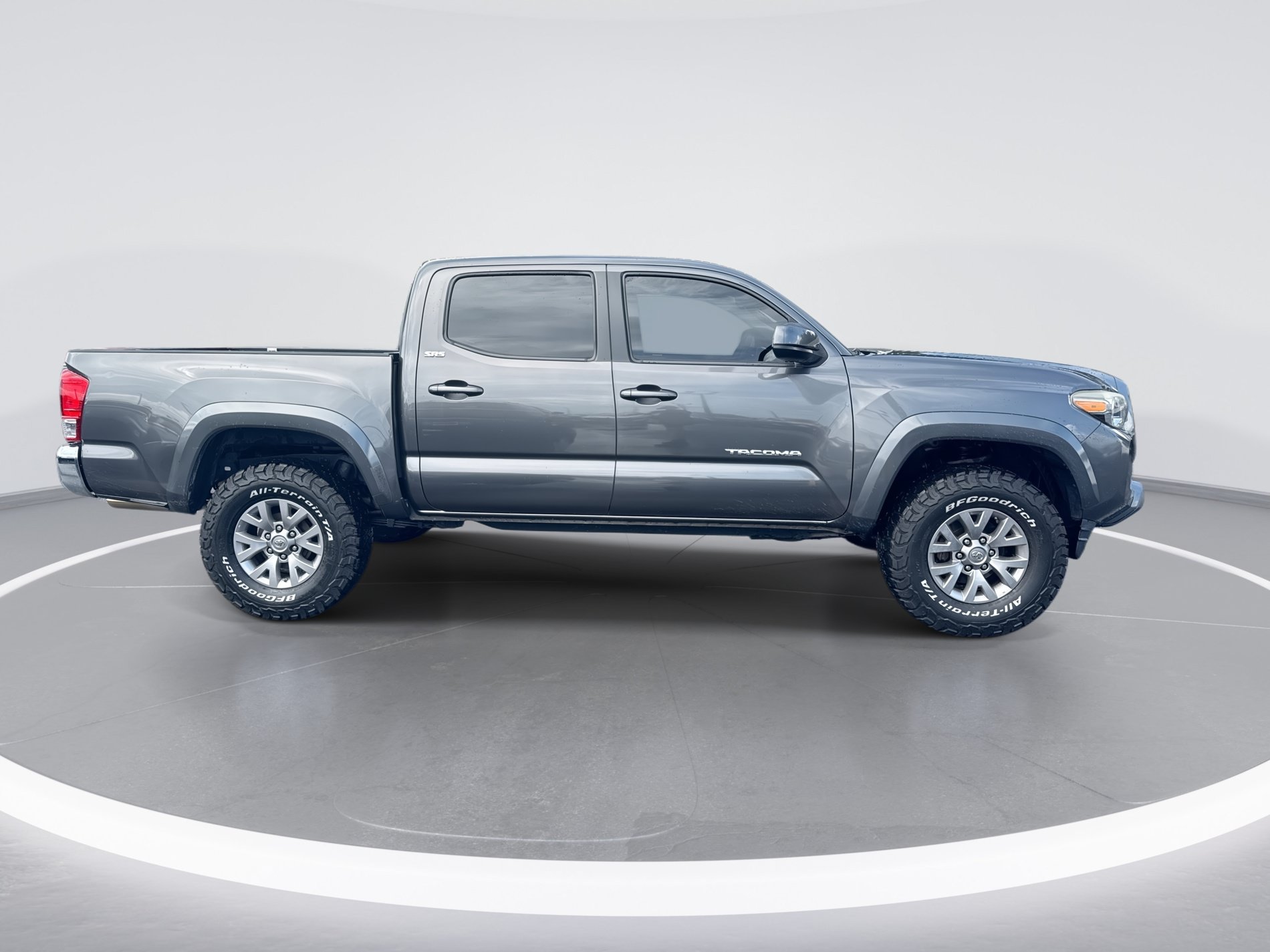 Used 2016 Toyota Tacoma SR5 RWD image 3