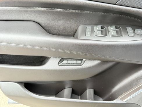 Used 2017 Cadillac Escalade Luxury AWD/4WD image 19