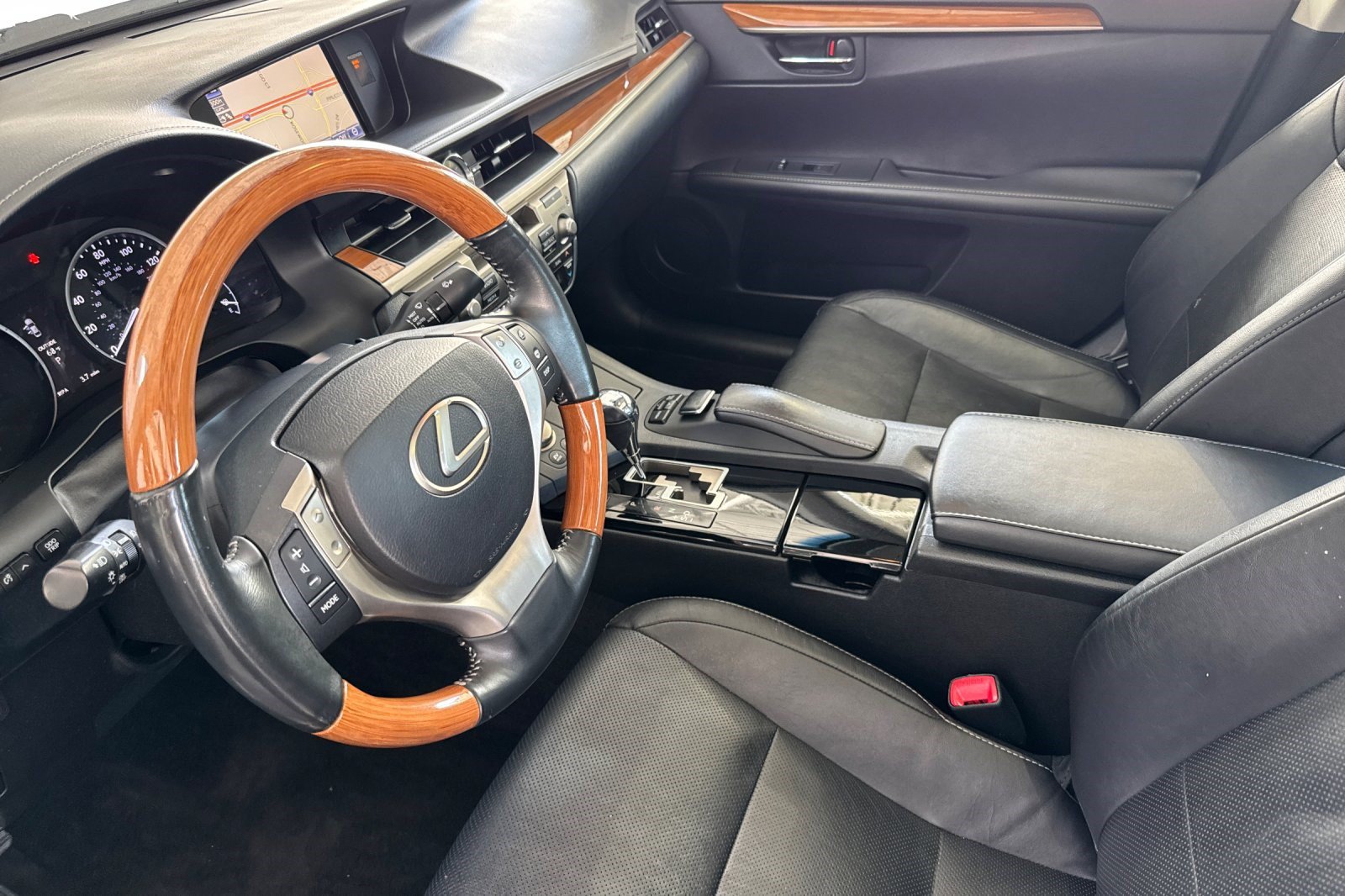 Used 2014 Lexus ES 300h w/ Luxury Package w/Bamboo Trim FWD image 11