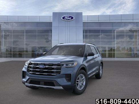 Used 2025 Ford Explorer Active AWD/4WD image 2