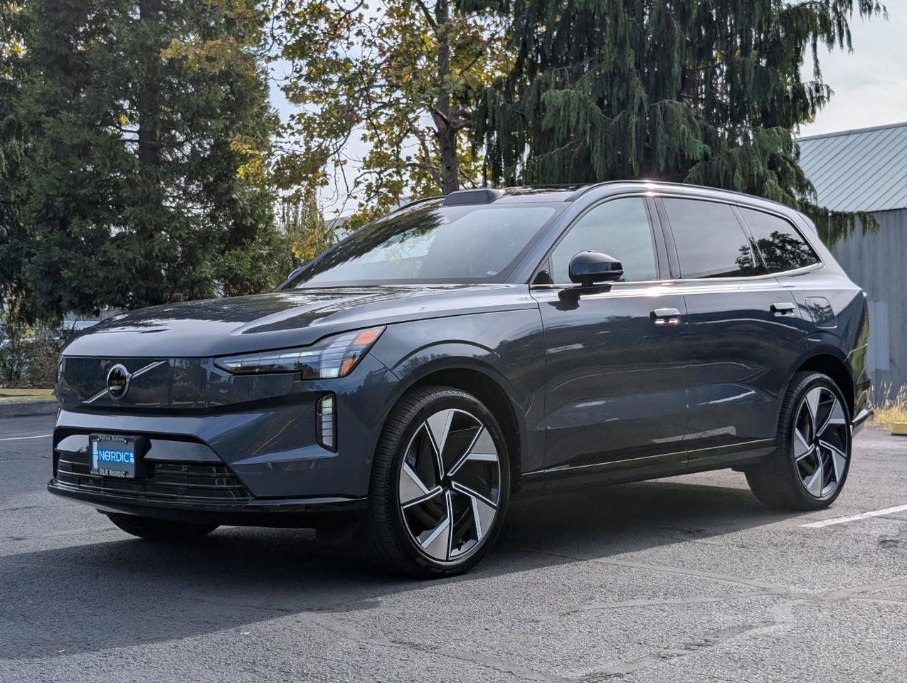 Used 2025 Volvo EX90 Ultra AWD/4WD image 3