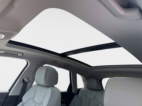 Used 2021 Audi Q5 Prestige w/ Prestige Package image 25