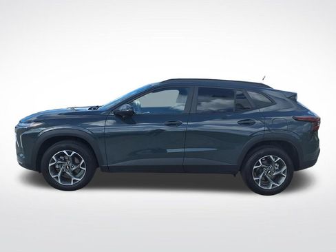 Used 2025 Chevrolet Trax LT FWD image 5