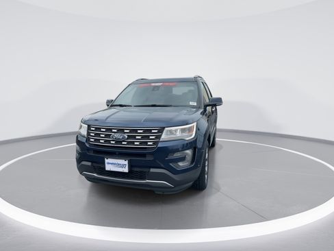 Used 2017 Ford Explorer Limited w/ Equipment Group 301A AWD/4WD image 3