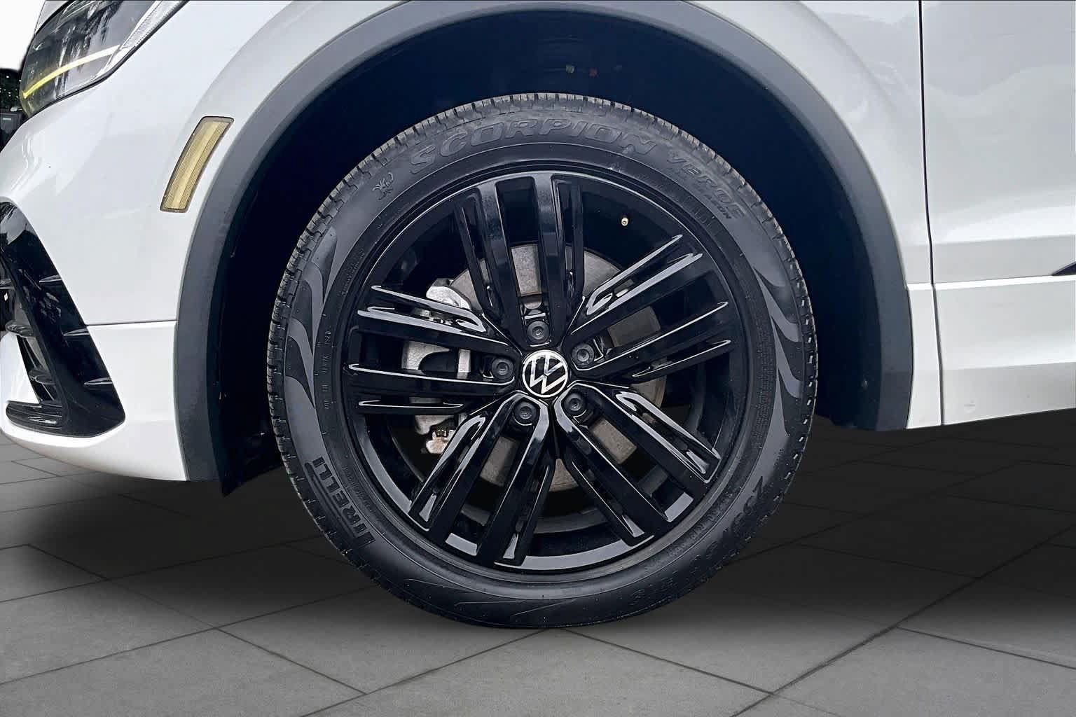 Used 2022 Volkswagen Tiguan SE R-Line FWD image 11