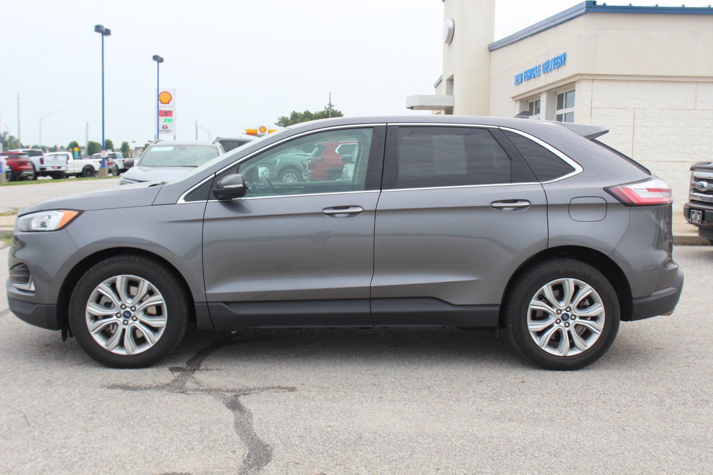 Used 2022 Ford Edge Titanium AWD/4WD image 8
