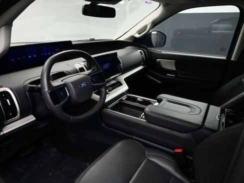 Used 2025 Ford Expedition Active image 11