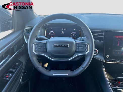 Used 2024 Jeep Wagoneer Series II w/ Flexible Seating Group image 31