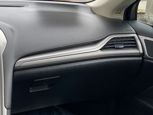 Used 2019 Ford Fusion SE image 22