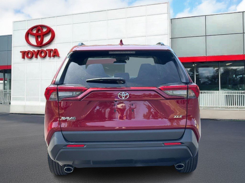 Used 2025 Toyota RAV4 XLE FWD image 5