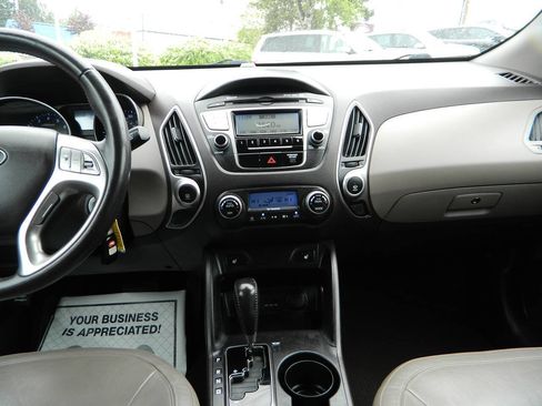 Used 2010 Hyundai Tucson Limited FWD image 16