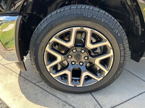 Used 2025 RAM 1500 Laramie AWD/4WD image 23