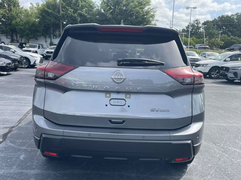 Used 2024 Nissan Rogue SV AWD/4WD image 6
