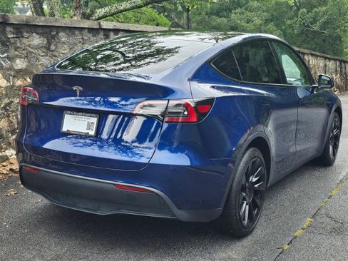 Used 2023 Tesla Model Y AWD image 11